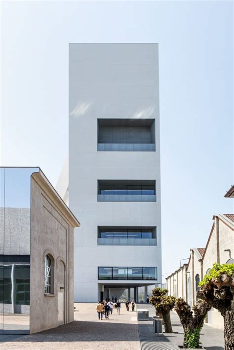 Torre – Fondazione Prada’s Milan venue now complete